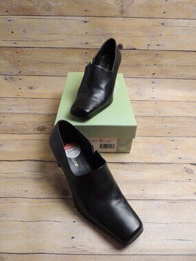 Vintage Madeline Stuart Black Leather Square Toe Booties Heels Size 8.5 NIB Open